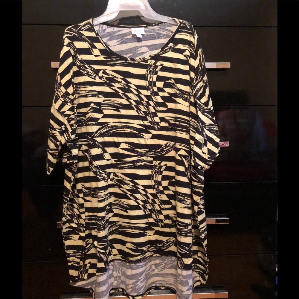 LuLaRoe Irma Tunic